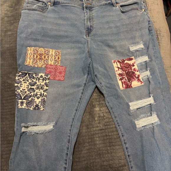 Patchwork Distressed Jeans - Picture 2 of 6